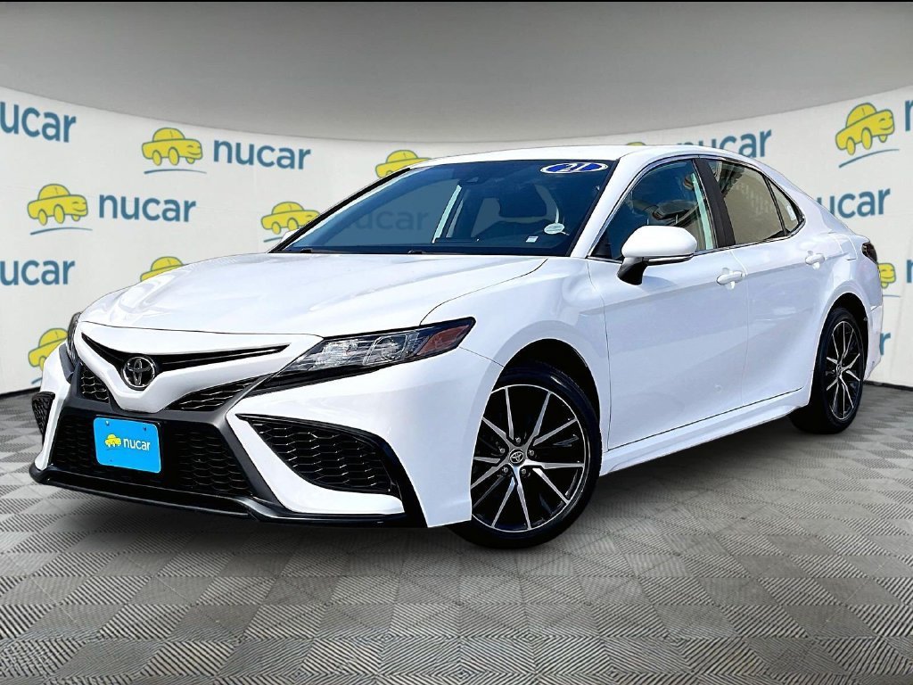Used 2021 Toyota Camry SE w/ Cold Weather Package FWD image 3