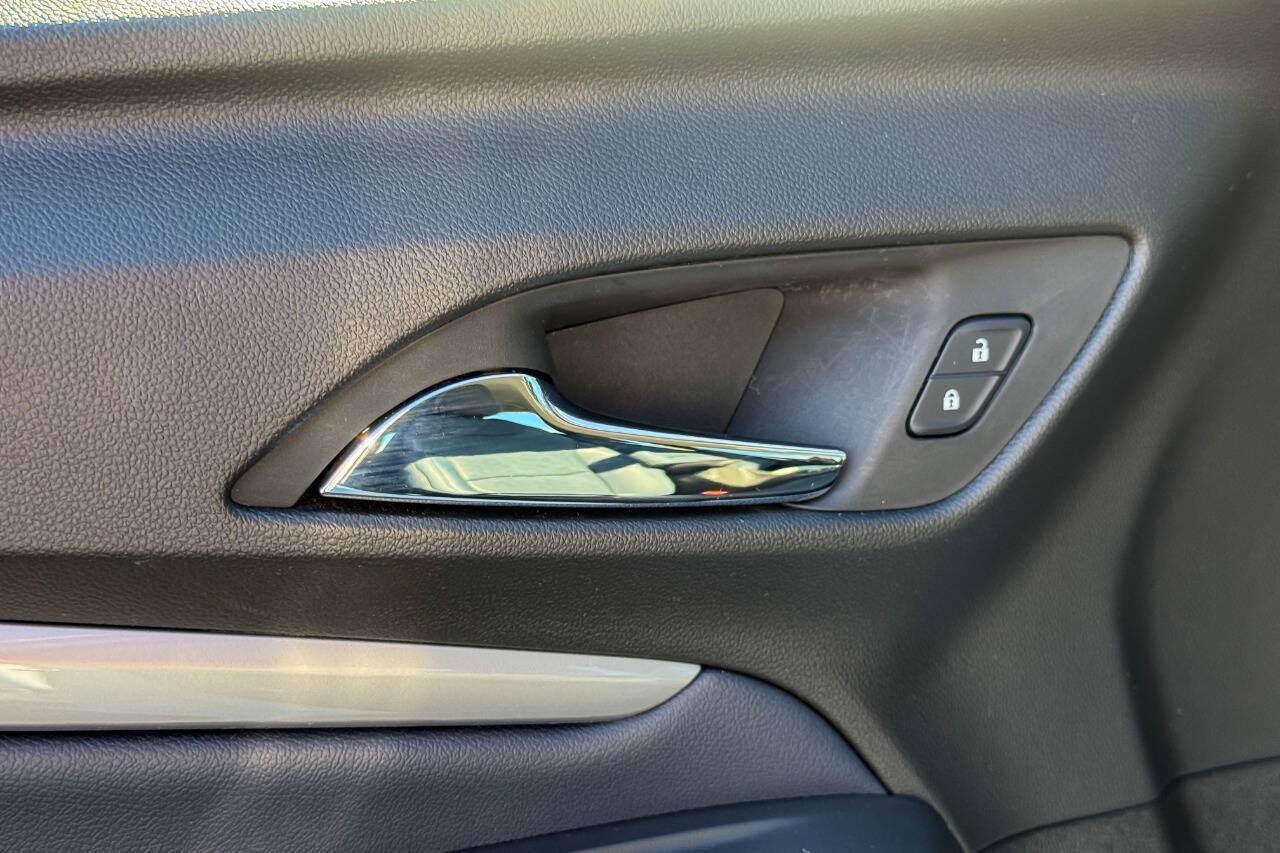 Used 2022 Chevrolet Bolt EUV LT w/ Convenience Package FWD image 22