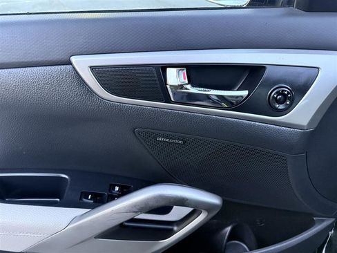 Used 2013 Hyundai Veloster w/ Style Pkg image 24