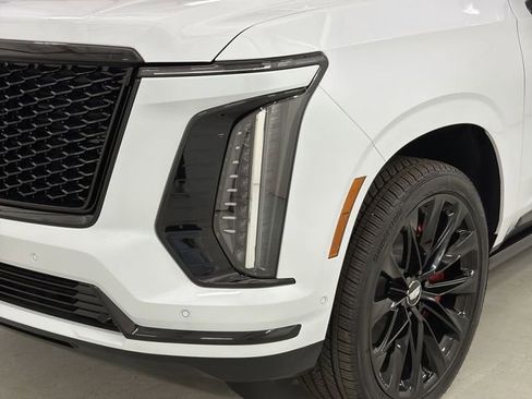 New 2026 Cadillac Escalade ESV Platinum Sport w/ LPO, ONYX Package AWD/4WD image 15