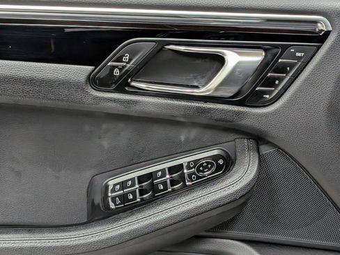 Used 2024 Porsche Macan AWD/4WD image 14