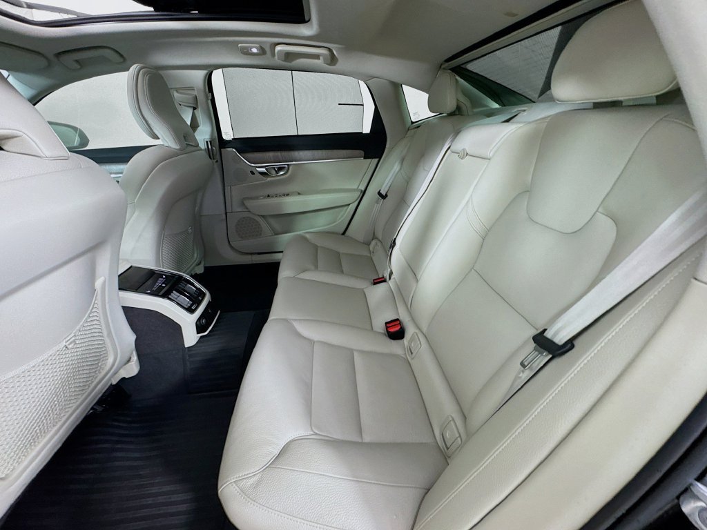 Used 2023 Volvo S90 B6 Plus w/ Protection Package Premier AWD/4WD image 32