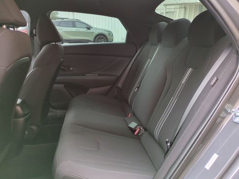 Certified 2025 Hyundai Elantra SEL image 12