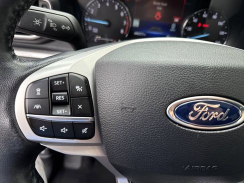 Used 2022 Ford Explorer XLT w/ Equipment Group 202A AWD/4WD image 25