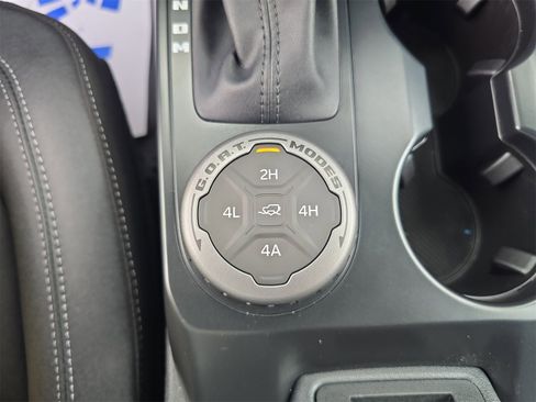 New 2025 Ford Bronco Badlands image 18