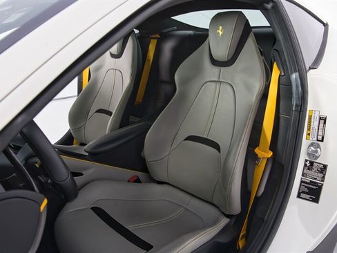 Used 2021 Ferrari Roma RWD image 20