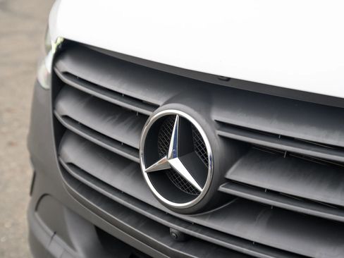 Used 2024 Mercedes-Benz Sprinter 2500 image 5