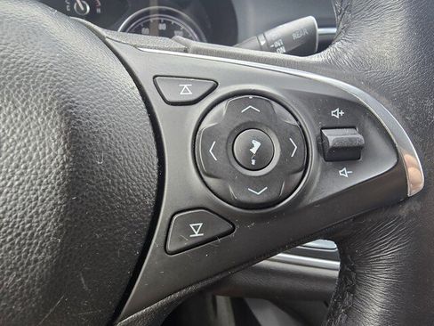 Used 2019 Buick Enclave Essence image 28