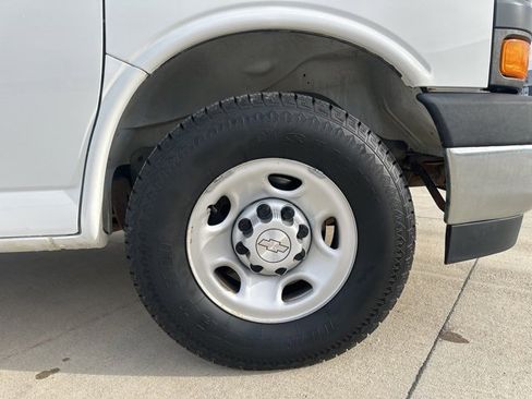 Used 2018 Chevrolet Express 2500 w/ Driver Convenience Package image 9
