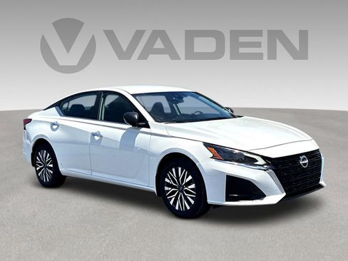 Used 2024 Nissan Altima 2.5 SV AWD/4WD image 1