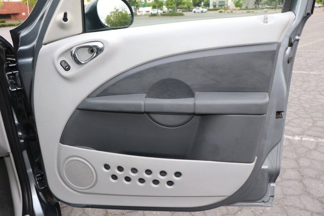 Used 2009 Chrysler PT Cruiser FWD image 14
