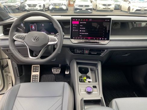 New 2026 Volkswagen Tiguan SE R-Line image 12