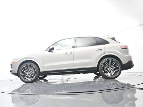 Certified 2023 Porsche Cayenne Platinum Edition AWD/4WD image 45