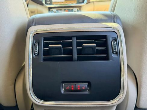 Used 2017 Lincoln Continental Select w/ Climate Package AWD/4WD image 13