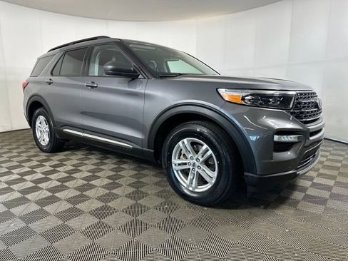 Used 2022 Ford Explorer XLT w/ Equipment Group 202A image 2