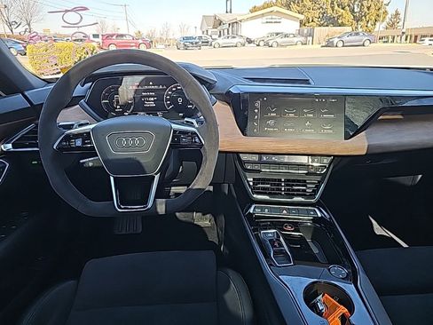 Used 2023 Audi e-tron GT Premium Plus image 2