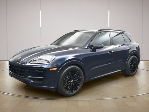 Certified 2026 Porsche Cayenne GTS AWD/4WD image 2
