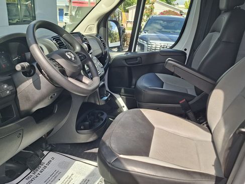 Used 2025 RAM ProMaster 2500 w/ Convenience Group FWD image 9