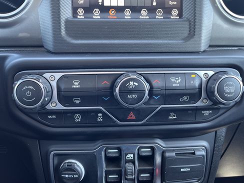 Used 2021 Jeep Wrangler Unlimited Sahara AWD/4WD image 29