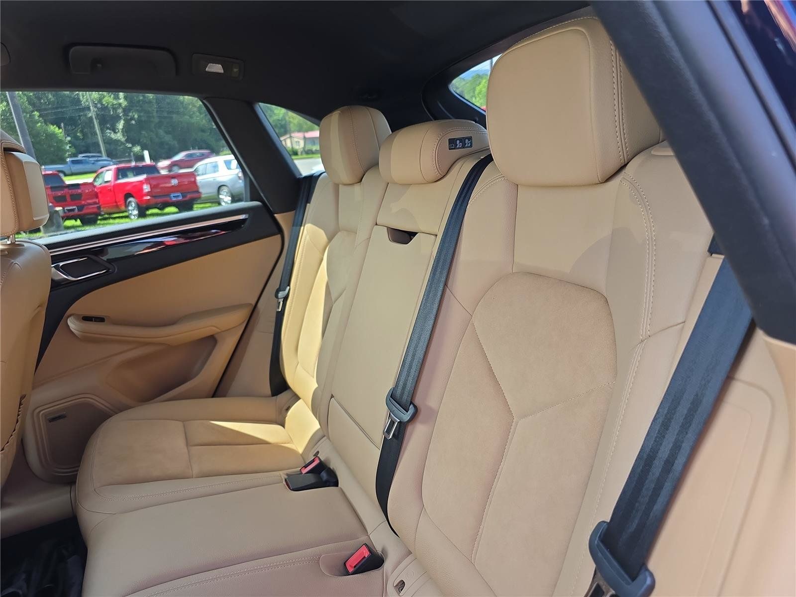 Used 2018 Porsche Macan AWD/4WD image 14