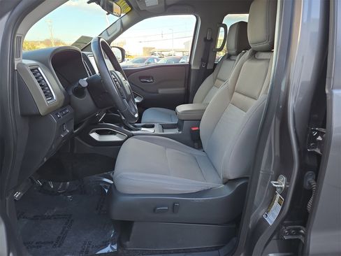 Used 2022 Nissan Frontier SV image 10