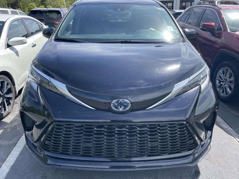 Used 2021 Toyota Sienna XSE image 4