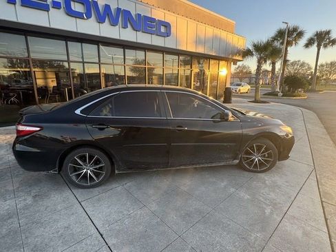 Used 2017 Toyota Camry XSE image 4
