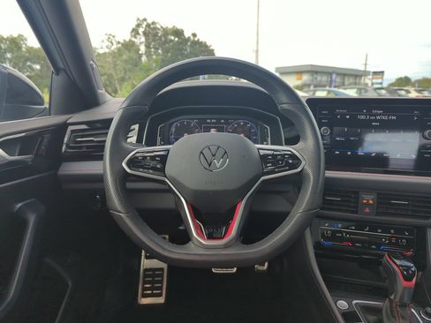Used 2025 Volkswagen Jetta GLI Autobahn FWD image 17