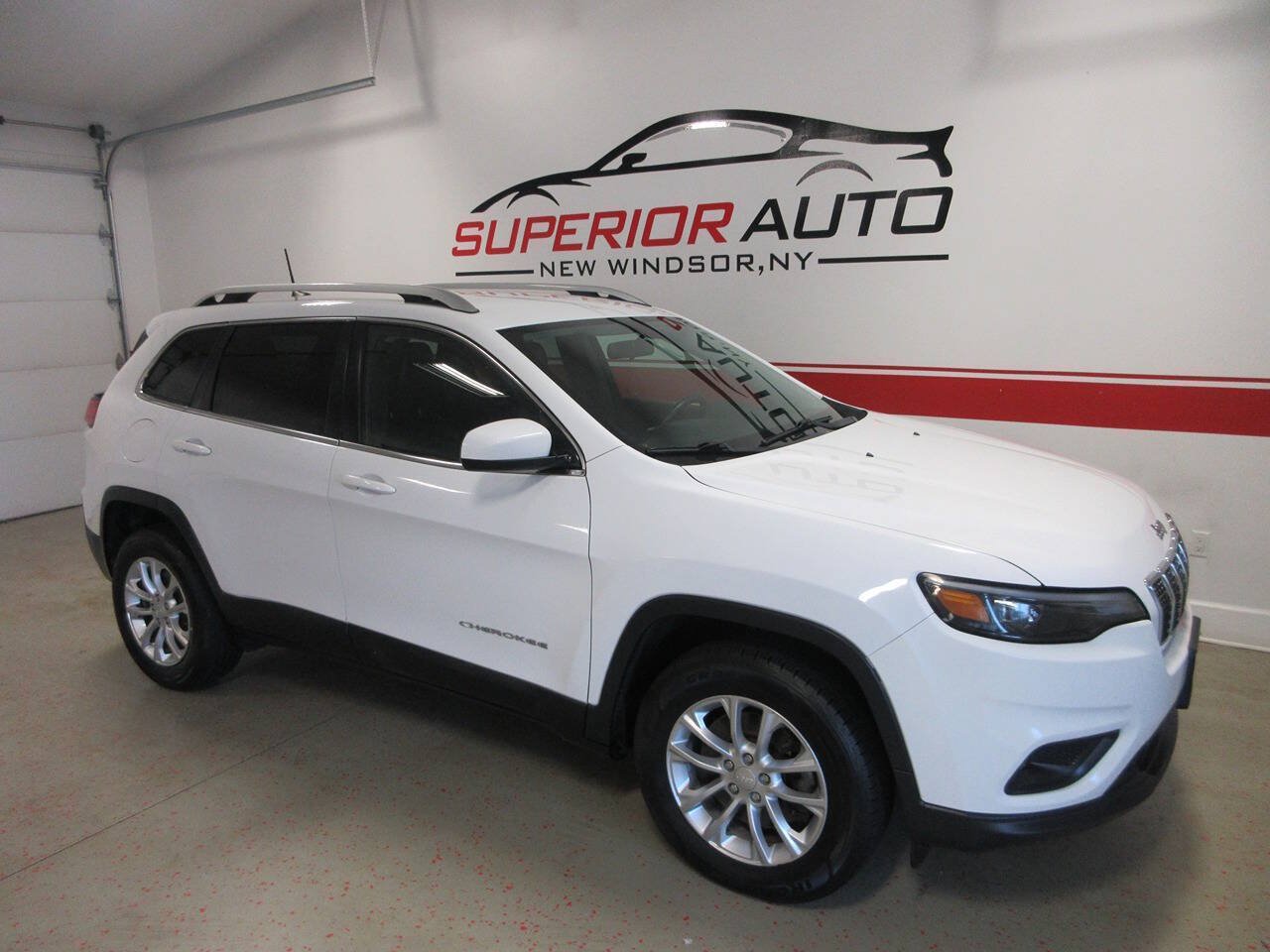 Used 2019 Jeep Cherokee Latitude w/ Cold Weather Group AWD/4WD image 6