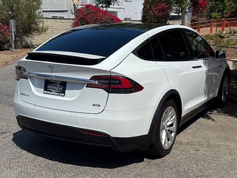 Used 2016 Tesla Model X 90D image 34