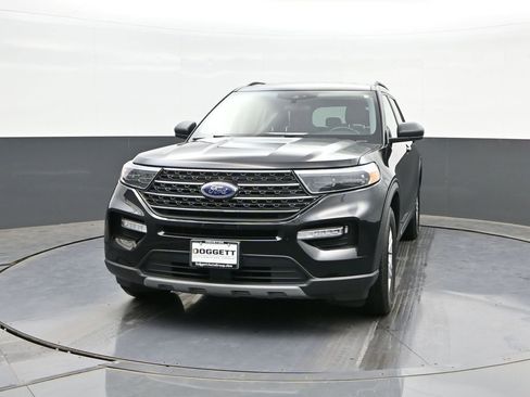 Used 2023 Ford Explorer XLT w/ Equipment Group 202A AWD/4WD image 26