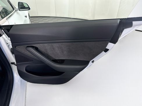 Used 2018 Tesla Model 3 Long Range RWD image 30