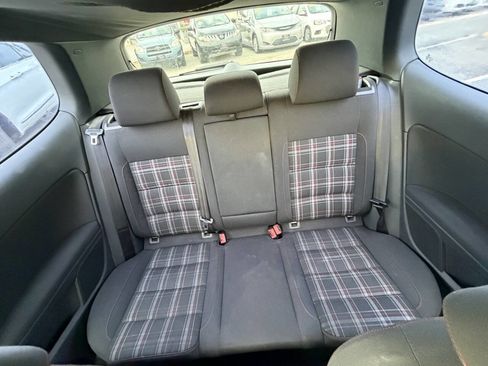 Used 2012 Volkswagen Golf 2-Door FWD image 17