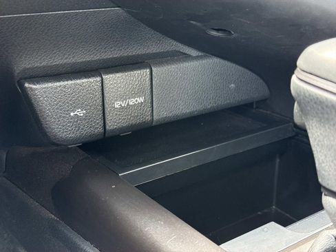 Used 2024 Toyota Camry SE image 12