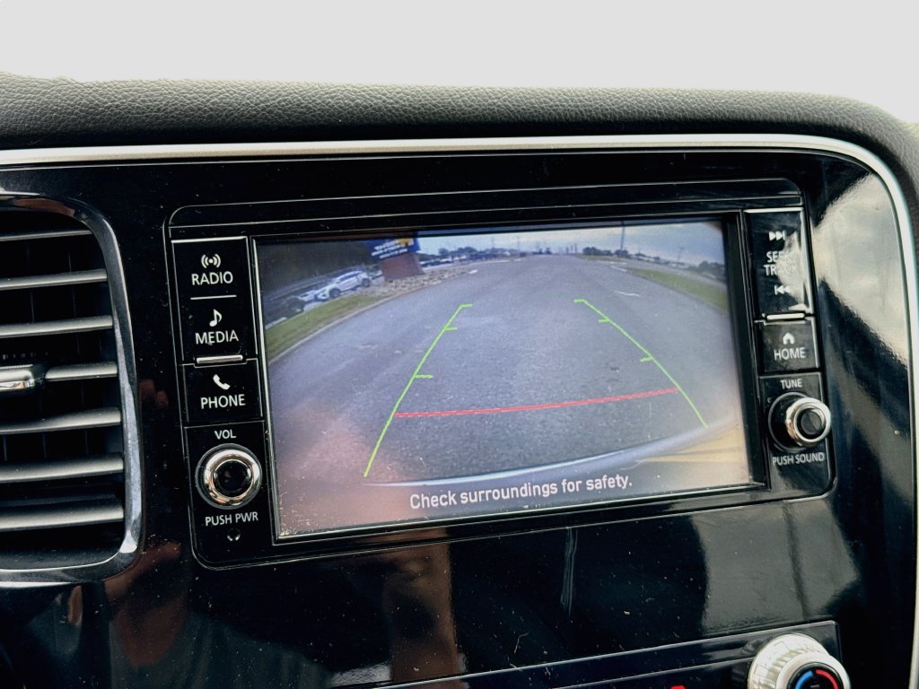 Used 2020 Mitsubishi Outlander ES FWD image 14