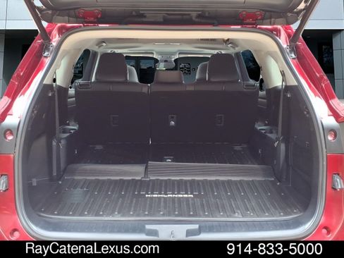 Used 2021 Toyota Highlander XLE AWD/4WD image 20