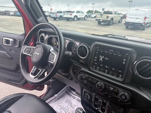 Used 2021 Jeep Wrangler Unlimited Sahara AWD/4WD image 37