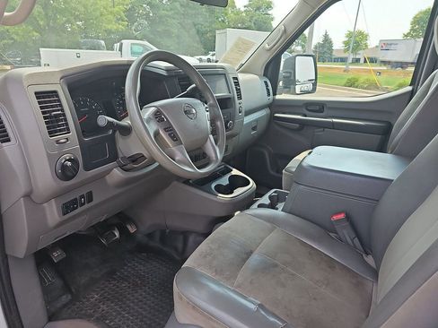 Used 2020 Nissan NV 3500 SL w/ Back Door Glass Package image 14