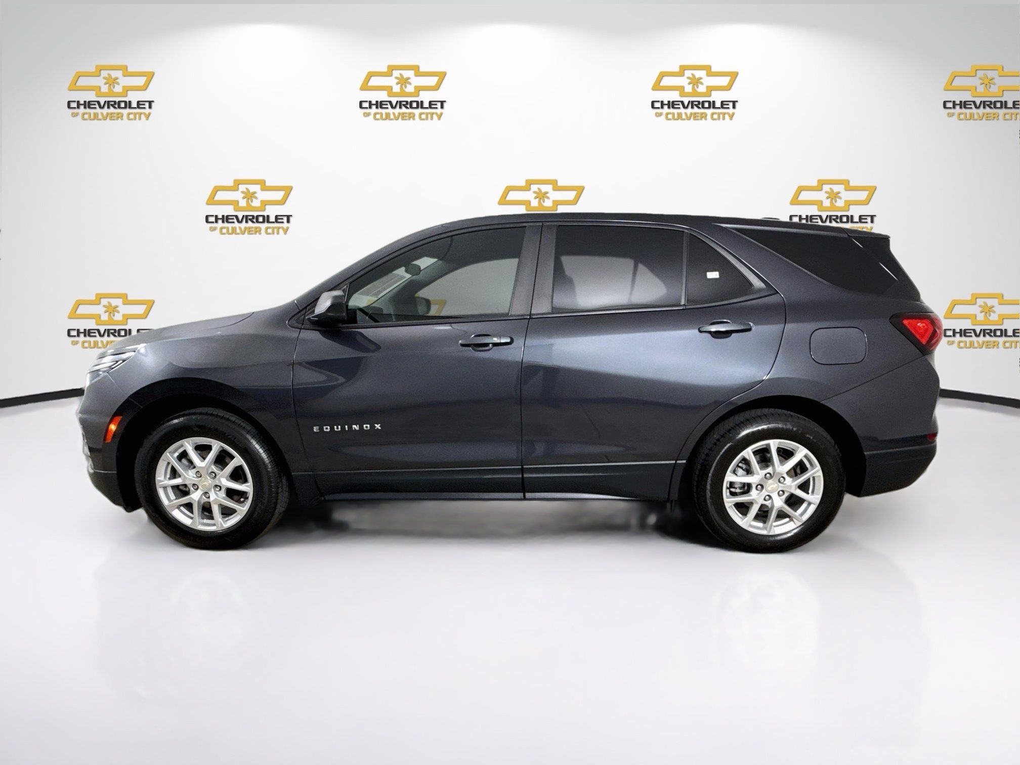 Used 2022 Chevrolet Equinox LS w/ LS Convenience Package FWD image 5