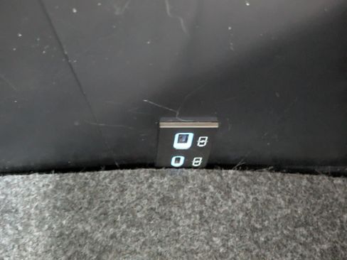 Used 2022 Toyota Tacoma SR image 28