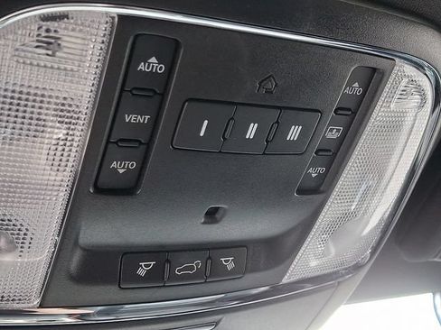 Used 2015 Jeep Grand Cherokee Limited w/ Luxury Group II AWD/4WD image 25