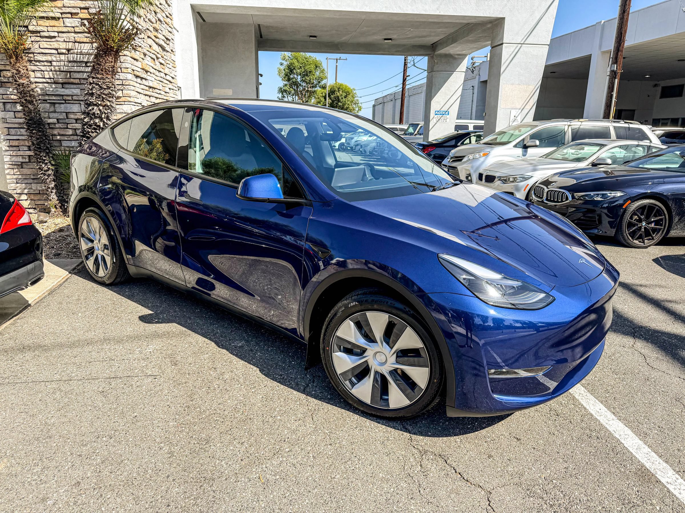 Used 2023 Tesla Model Y Long Range AWD/4WD image 2