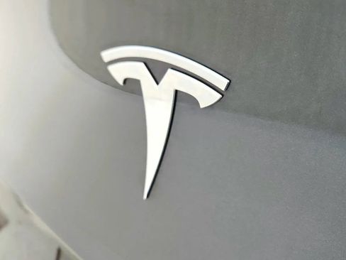 Used 2024 Tesla Model Y Long Range RWD image 34