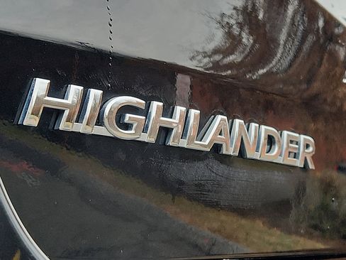 Used 2017 Toyota Highlander XLE image 31