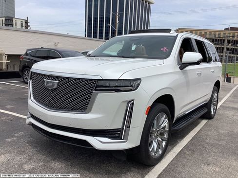 Used 2021 Cadillac Escalade Premium Luxury w/ LPO, Radiant Package AWD/4WD image 4
