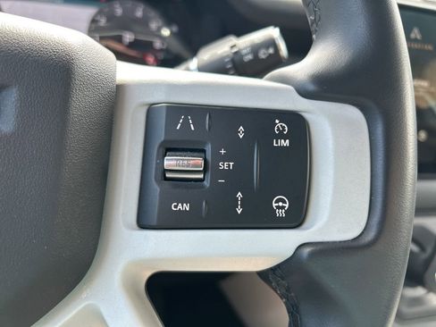 Used 2025 Land Rover Defender 110 S image 28