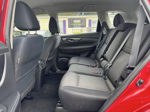 Used 2017 Nissan Rogue S image 11