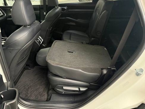 Used 2025 Kia Sorento EX w/ EX Panoramic Sunroof Package AWD/4WD image 35