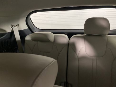 Certified 2022 Kia Sorento S w/ Panoramic Sunroof Package image 30