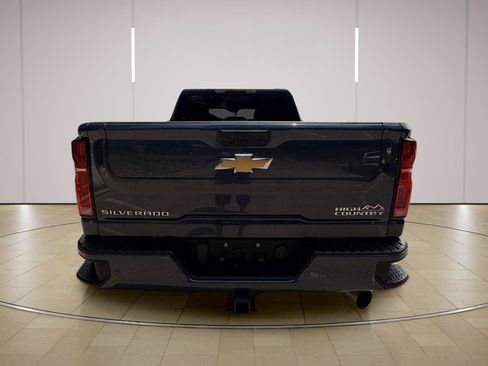 Used 2024 Chevrolet Silverado 2500 High Country w/ High Country Premium Package AWD/4WD image 5